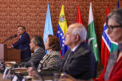 Kolumbiens Präsident Gustavo Petro spricht auf der Palästina-Konferenz in Bogotá. Foto: Joel González - Presidencia