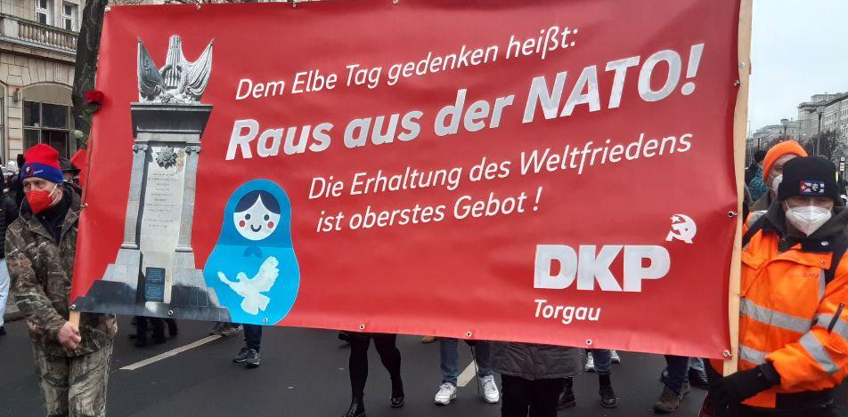 LL-Demo 2022: Block der Deutschen Kommunistischen Partei. Foto: RedGlobe