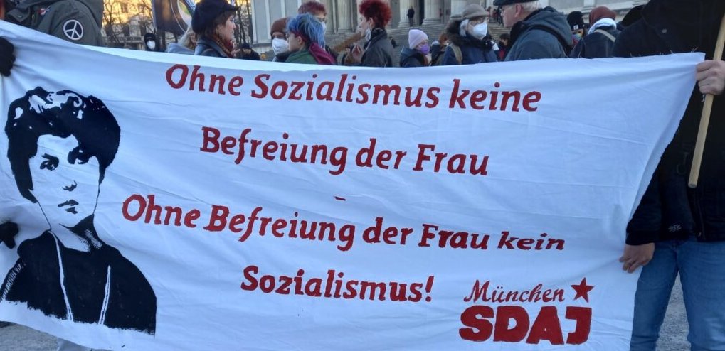 Aktion zum Internationalen Frauentag 2022 in München. Foto: DKP München
