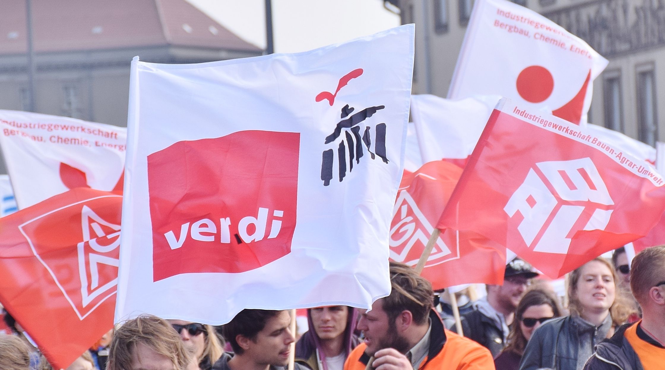 1. Mai 2019 in Berlin. Foto: Uwe Hiksch / flicks (CC BY-NC-SA 2.0) - https://www.flickr.com/photos/uwehiksch/46977438234/