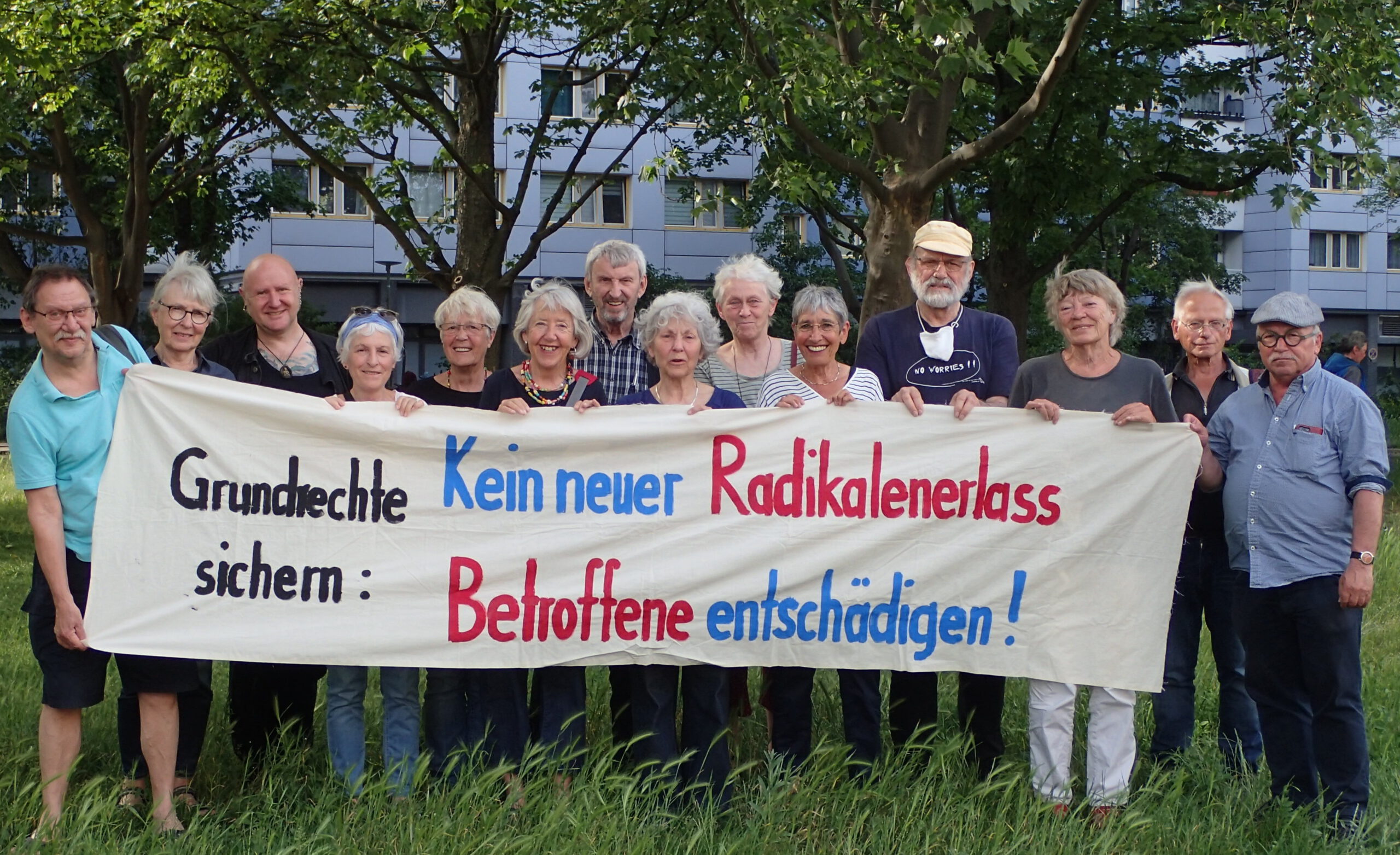 Opfer der Berufsverbote protestieren in Berlin. Foto: Werner Siebler
