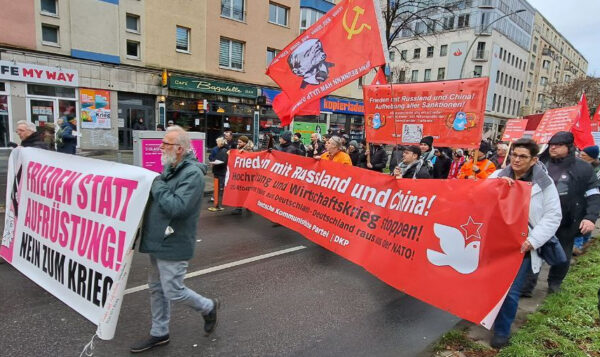 Block der DKP auf der LL-Demonstration 2023 in Berlin. Foto: RedGlobe