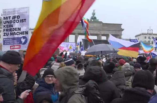 Friedenskundgebung am 25. Februar 2023 in Berlin. Screenshot: Youtube
